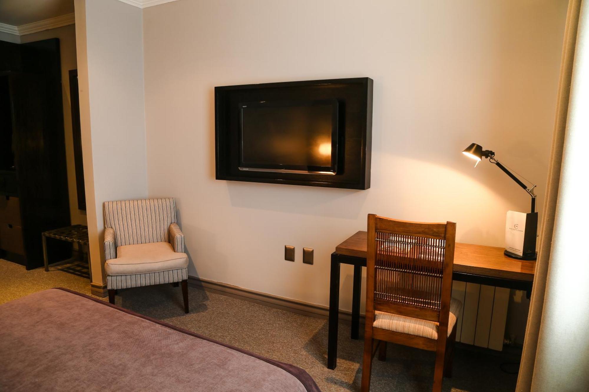 Hotel Martin Gusinde Puerto Natales Ngoại thất bức ảnh